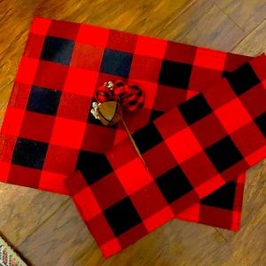 Buffalo Plaid set of 8 - placemats, napkins, and accessories